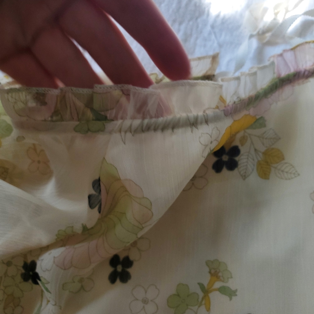 LC Lauren Conrad Floral Top - Picture 4 of 7